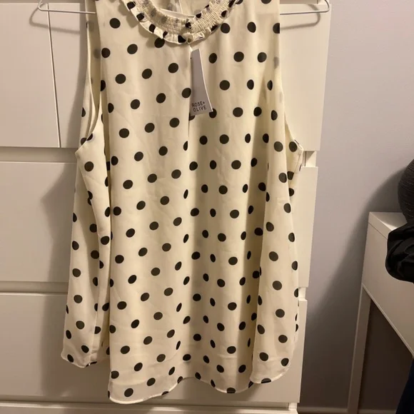 Top - Picture 2 of 3